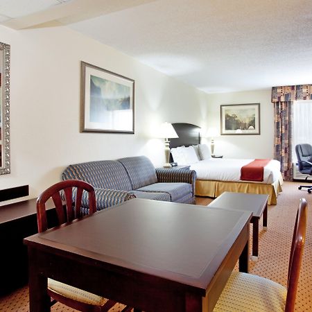 Holiday Inn Express - Chester By Ihg Buitenkant foto