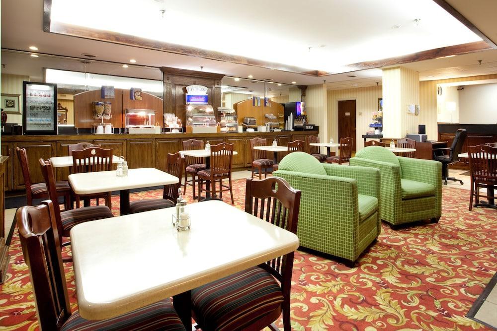 Holiday Inn Express - Chester By Ihg Buitenkant foto