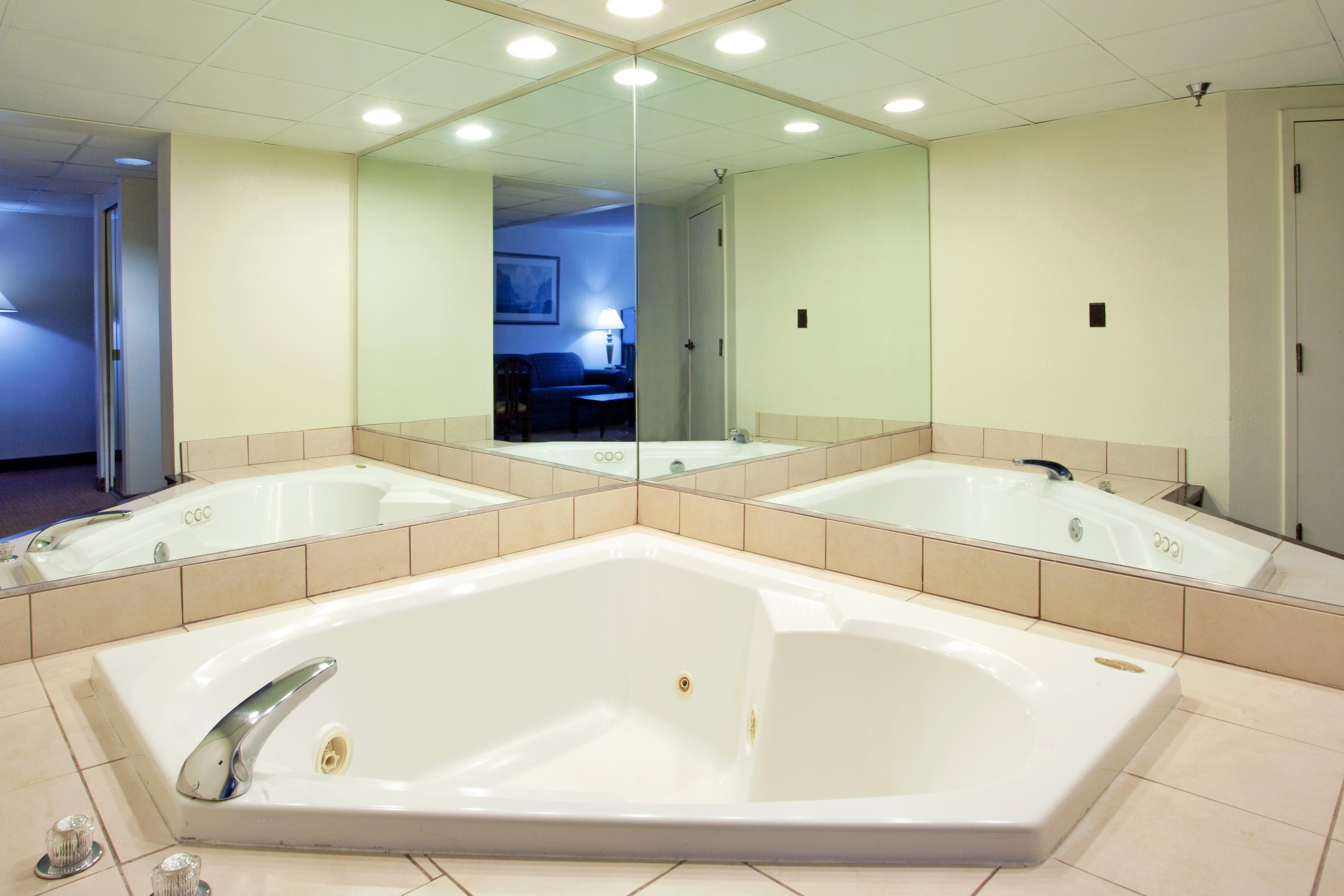 Holiday Inn Express - Chester By Ihg Buitenkant foto