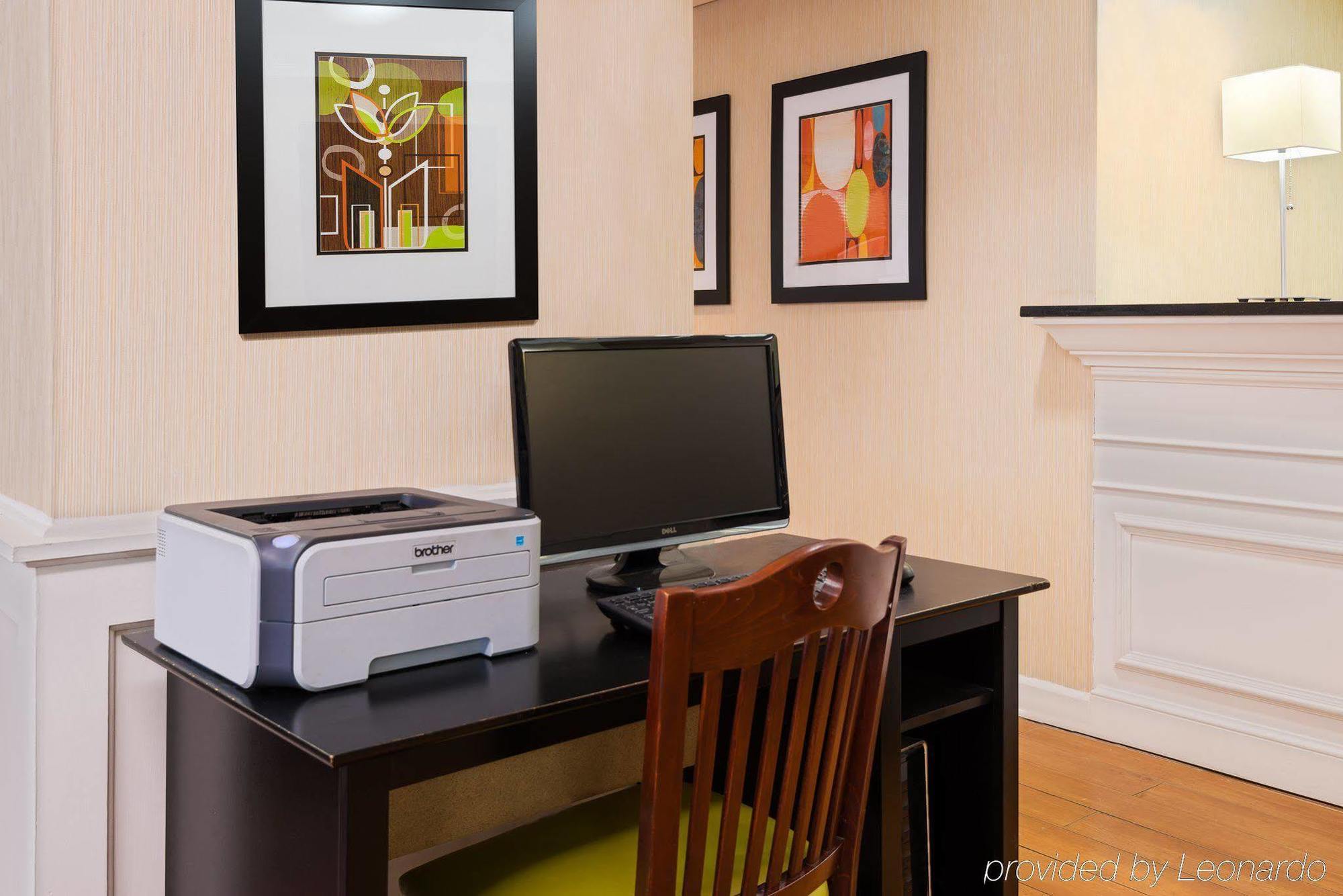 Holiday Inn Express - Chester By Ihg Buitenkant foto